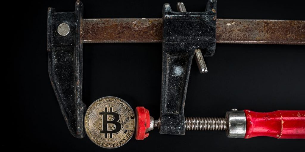 bitcoin-blockchain-coin-1099339